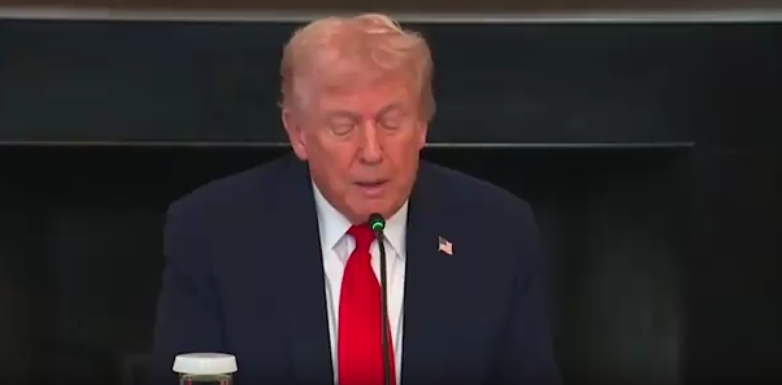 加沙民众街头欢呼庆祝停火协议达成：比V字举国旗奔走相告